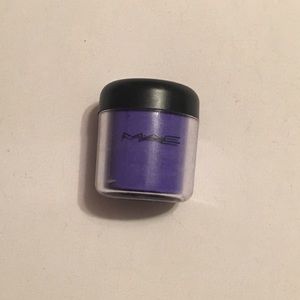 Authentic MAC pigment in Full Force Violet.